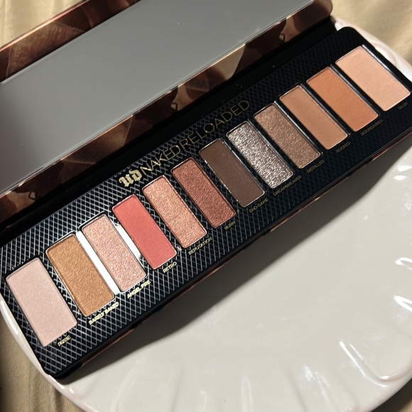 🧸🍭Urban Decay Naked Reloaded Palette - Picture 2 of 12